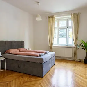 Central Living - Schoenbrunn Apartman Bécs